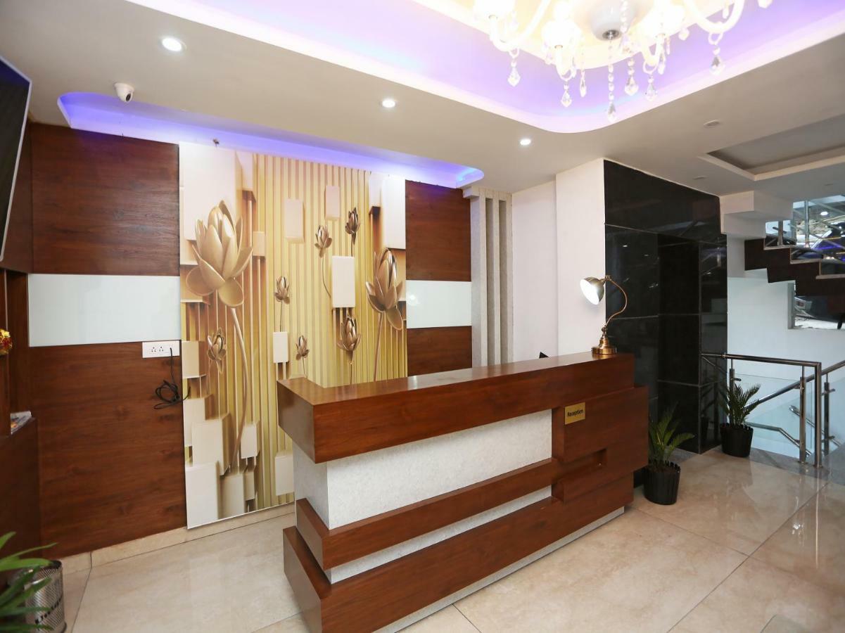 Oyo 35917 Vatika Heights 호텔 맥그로드 간즈 외부 사진